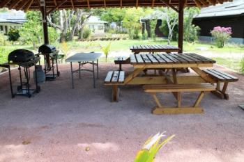 BBQ Station Heliconia Grove Praslin Seychellen
