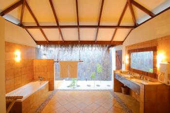 Deluxe Villa Filitheyo Island Resort Faafu Atoll Malediven 